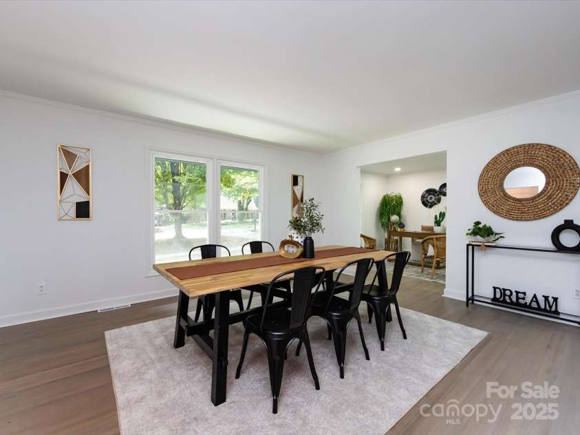 6017 Brace Road, Charlotte, NC 28211.  MLS# CAR4286304, YatesRealty ID 31584. 