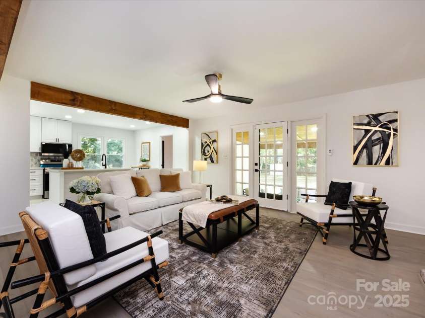 6017 Brace Road, Charlotte, NC 28211.  MLS# CAR4286304, YatesRealty ID 31584. 