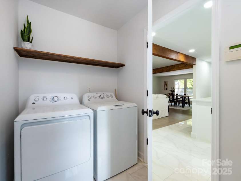 6017 Brace Road, Charlotte, NC 28211.  MLS# CAR4286304, YatesRealty ID 31584. 