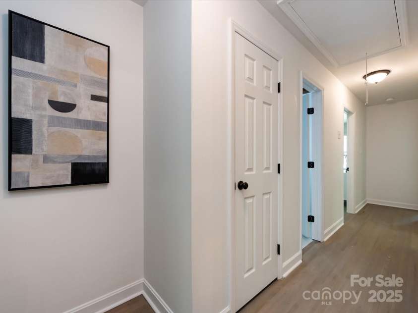 6017 Brace Road, Charlotte, NC 28211.  MLS# CAR4286304, YatesRealty ID 31584. 