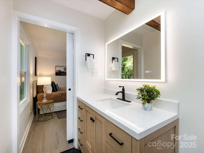 6017 Brace Road, Charlotte, NC 28211.  MLS# CAR4286304, YatesRealty ID 31584. 