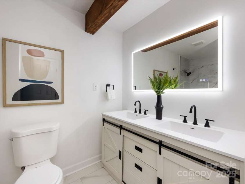 6017 Brace Road, Charlotte, NC 28211.  MLS# CAR4286304, YatesRealty ID 31584. 