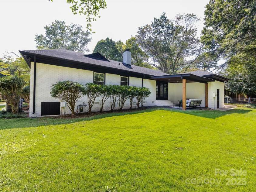 6017 Brace Road, Charlotte, NC 28211.  MLS# CAR4286304, YatesRealty ID 31584. 