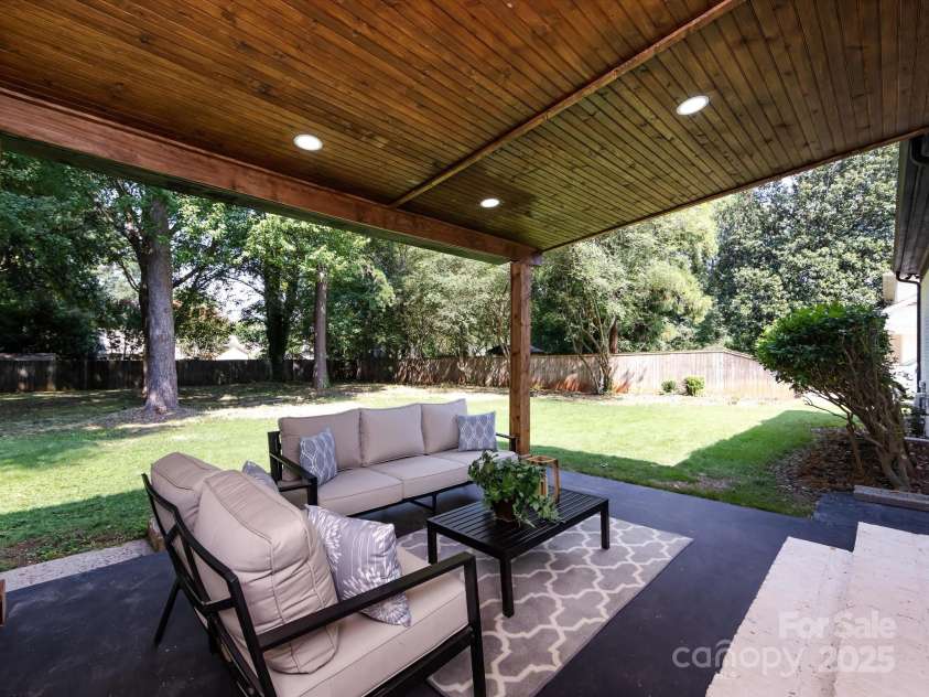 6017 Brace Road, Charlotte, NC 28211.  MLS# CAR4286304, YatesRealty ID 31584. 