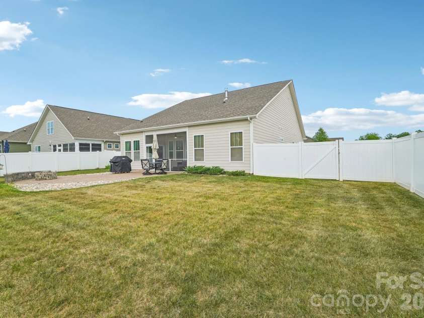 103 Cup Chase Drive, Mooresville, NC 28115.  MLS# CAR4384207, YatesRealty ID 31586. 