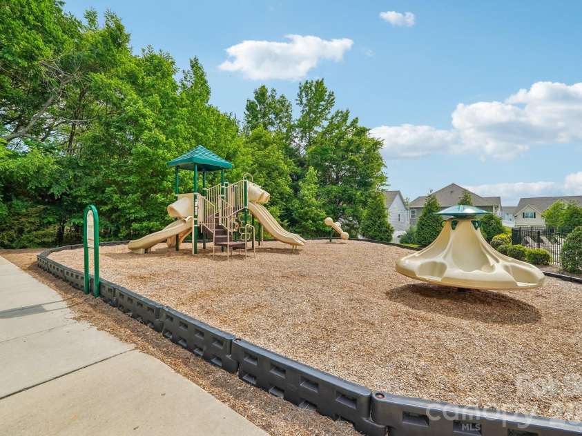 103 Cup Chase Drive, Mooresville, NC 28115.  MLS# CAR4384207, YatesRealty ID 31586. 