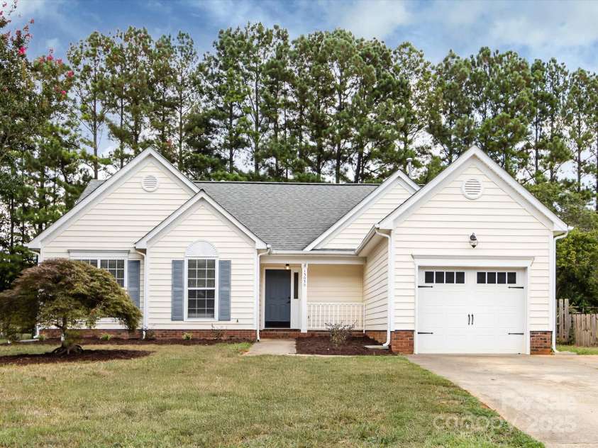 13030 Peacock Lane, Charlotte, NC 28215.  MLS# CAR4286276, YatesRealty ID 31586. 