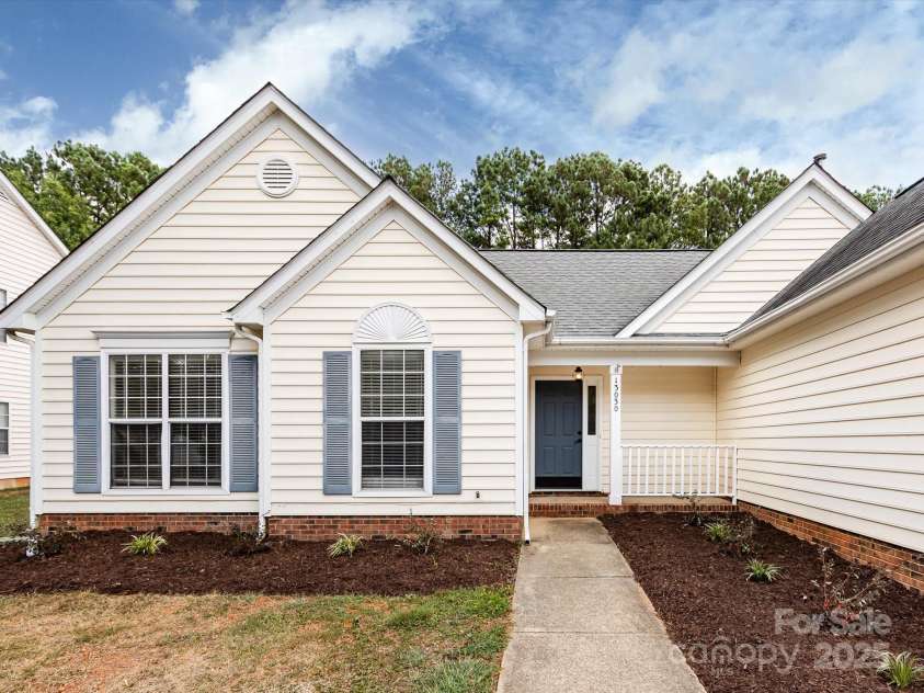 13030 Peacock Lane, Charlotte, NC 28215.  MLS# CAR4286276, YatesRealty ID 31586. 