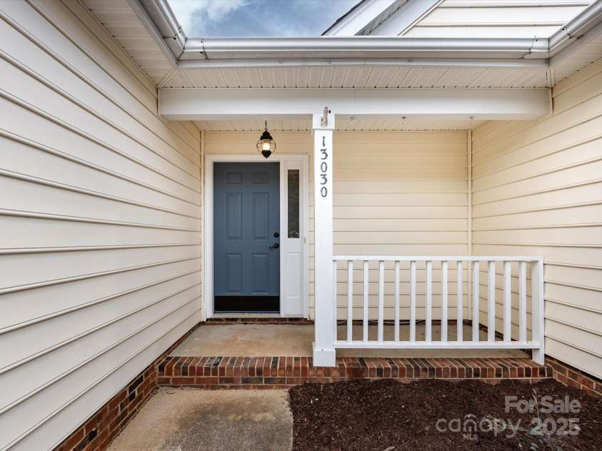 13030 Peacock Lane, Charlotte, NC 28215.  MLS# CAR4286276, YatesRealty ID 31586. 