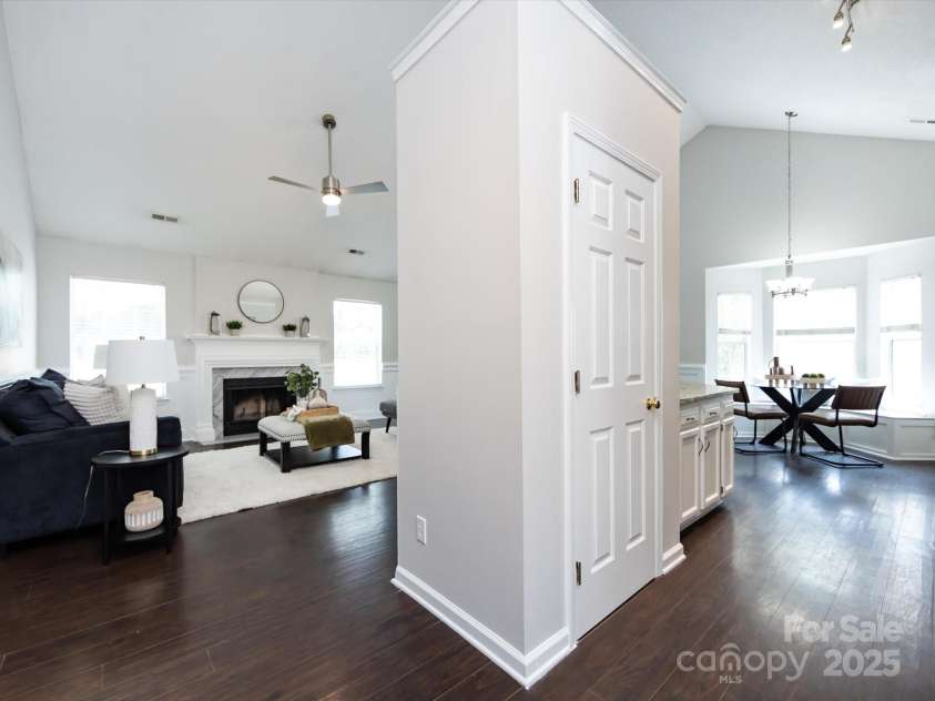 13030 Peacock Lane, Charlotte, NC 28215.  MLS# CAR4286276, YatesRealty ID 31586. 