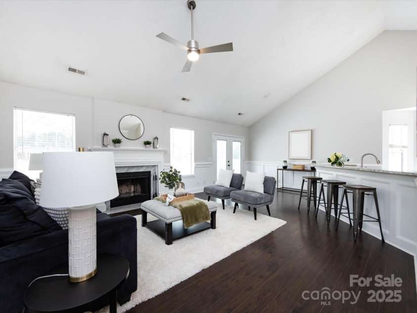 13030 Peacock Lane, Charlotte, NC 28215.  MLS# CAR4286276, YatesRealty ID 31586. 