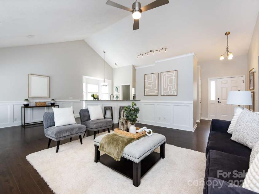 13030 Peacock Lane, Charlotte, NC 28215.  MLS# CAR4286276, YatesRealty ID 31586. 