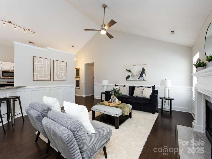 13030 Peacock Lane, Charlotte, NC 28215.  MLS# CAR4286276, YatesRealty ID 31586. 