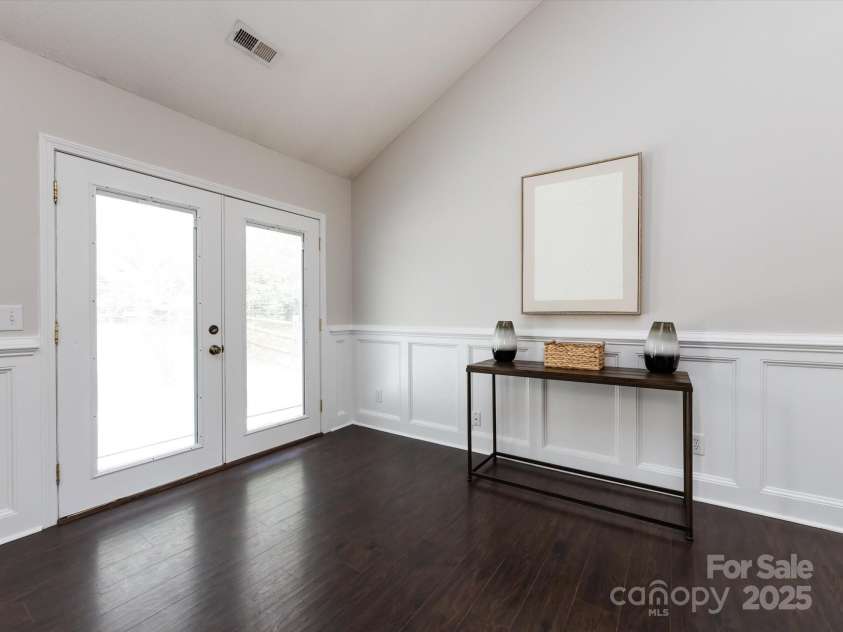 13030 Peacock Lane, Charlotte, NC 28215.  MLS# CAR4286276, YatesRealty ID 31586. 