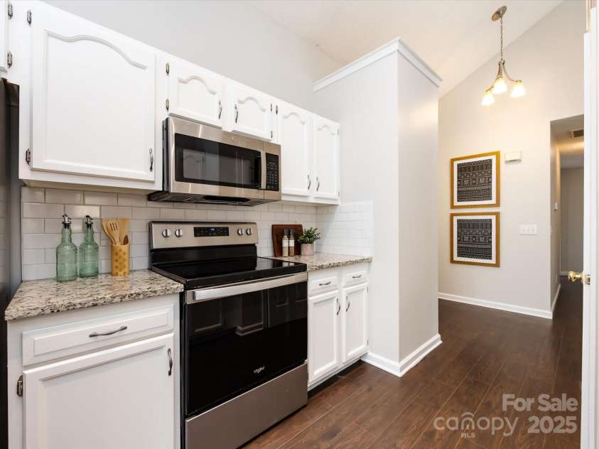 13030 Peacock Lane, Charlotte, NC 28215.  MLS# CAR4286276, YatesRealty ID 31586. 