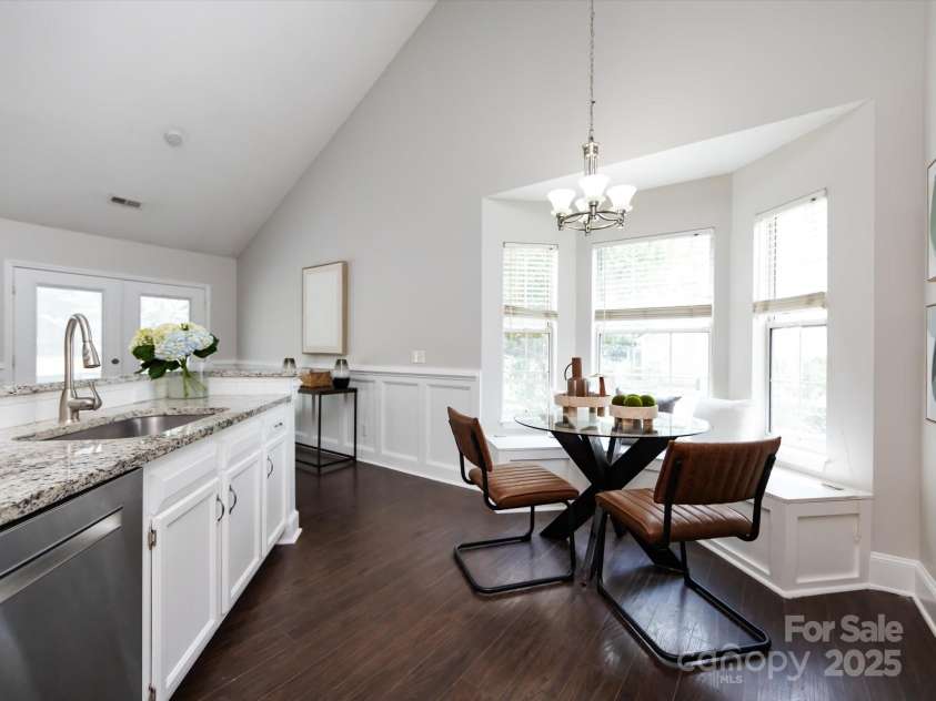 13030 Peacock Lane, Charlotte, NC 28215.  MLS# CAR4286276, YatesRealty ID 31586. 