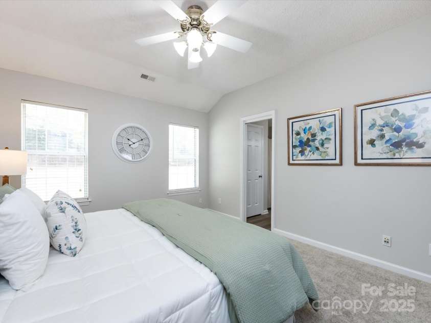 13030 Peacock Lane, Charlotte, NC 28215.  MLS# CAR4286276, YatesRealty ID 31586. 