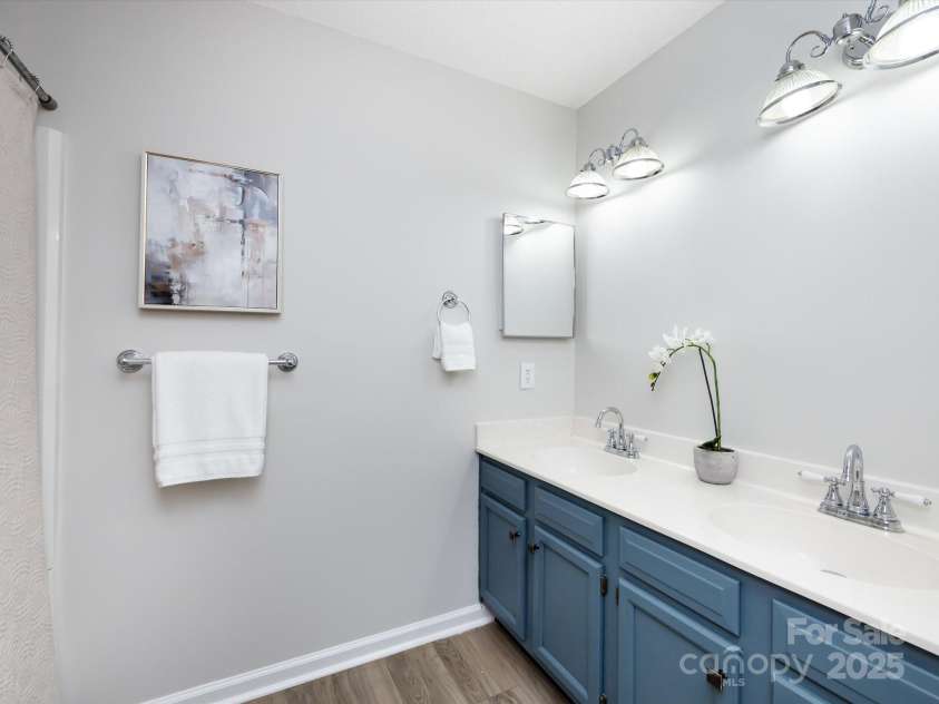 13030 Peacock Lane, Charlotte, NC 28215.  MLS# CAR4286276, YatesRealty ID 31586. 