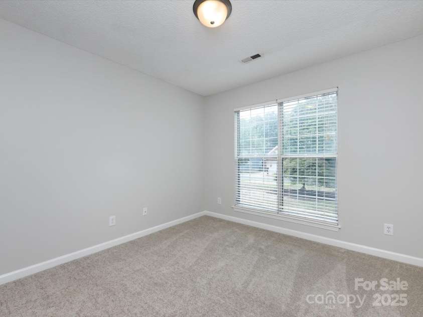 13030 Peacock Lane, Charlotte, NC 28215.  MLS# CAR4286276, YatesRealty ID 31586. 