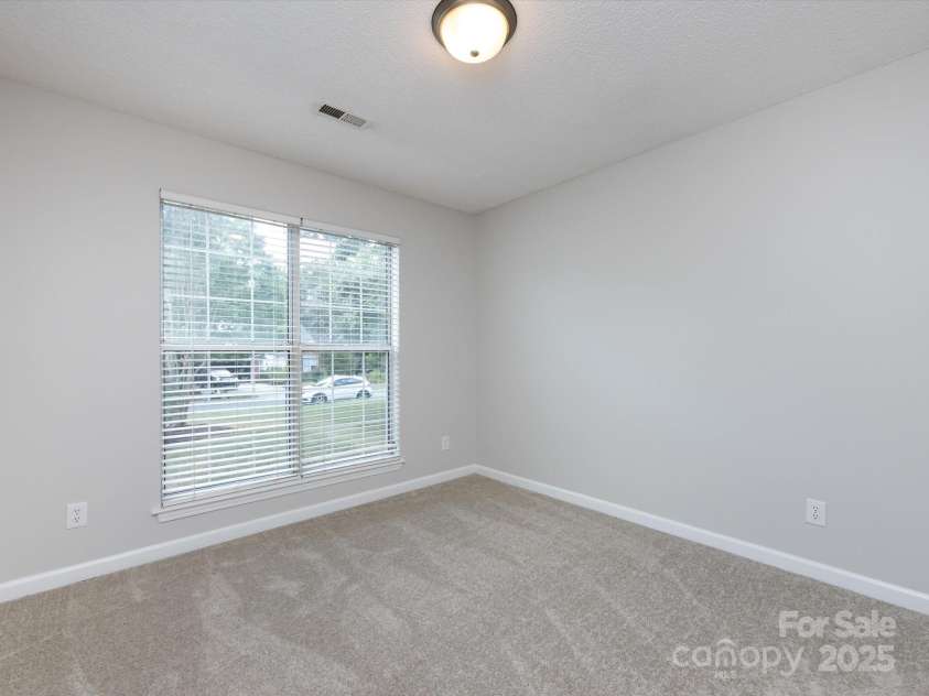 13030 Peacock Lane, Charlotte, NC 28215.  MLS# CAR4286276, YatesRealty ID 31586. 