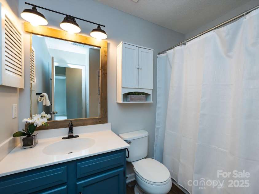 13030 Peacock Lane, Charlotte, NC 28215.  MLS# CAR4286276, YatesRealty ID 31586. 