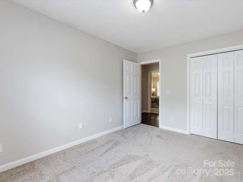 13030 Peacock Lane, Charlotte, NC 28215.  MLS# CAR4286276, YatesRealty ID 31586. 