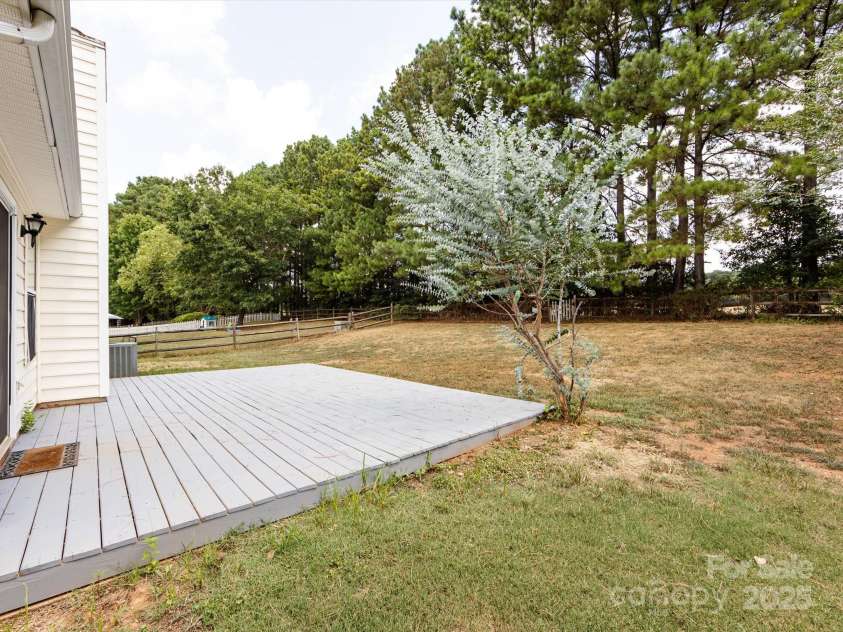 13030 Peacock Lane, Charlotte, NC 28215.  MLS# CAR4286276, YatesRealty ID 31586. 