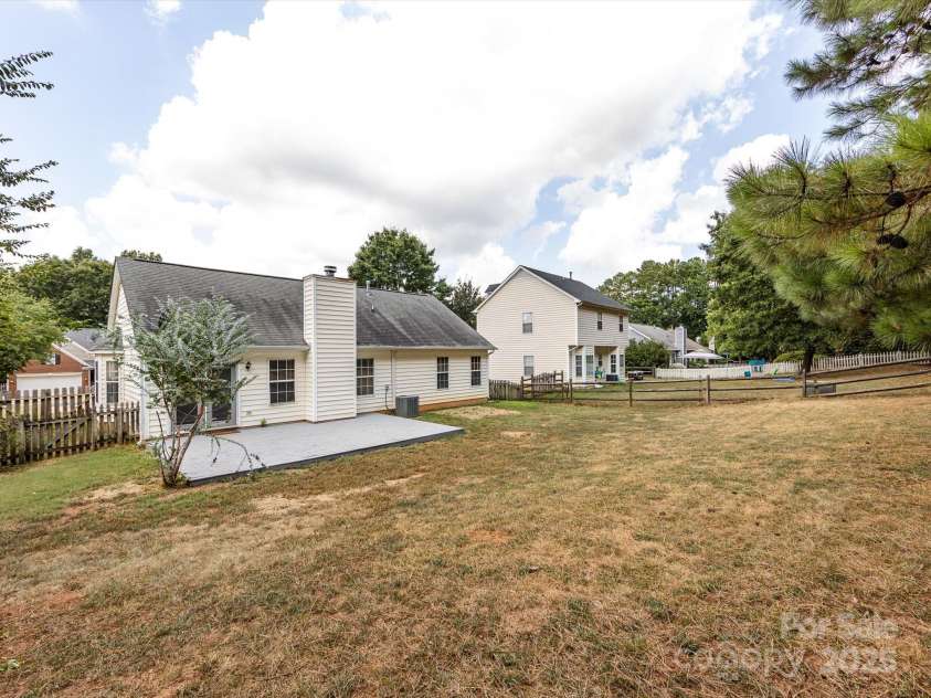 13030 Peacock Lane, Charlotte, NC 28215.  MLS# CAR4286276, YatesRealty ID 31586. 