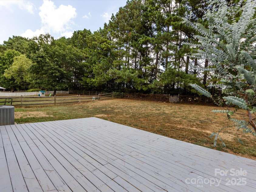 13030 Peacock Lane, Charlotte, NC 28215.  MLS# CAR4286276, YatesRealty ID 31586. 