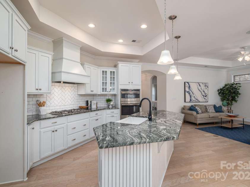 5268 Courtyard Lane, Belmont, NC 28012.  MLS# CAR4274394, YatesRealty ID 31587. 