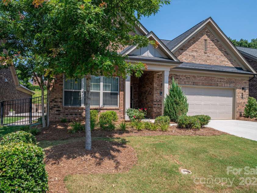 5268 Courtyard Lane, Belmont, NC 28012.  MLS# CAR4274394, YatesRealty ID 31587. 