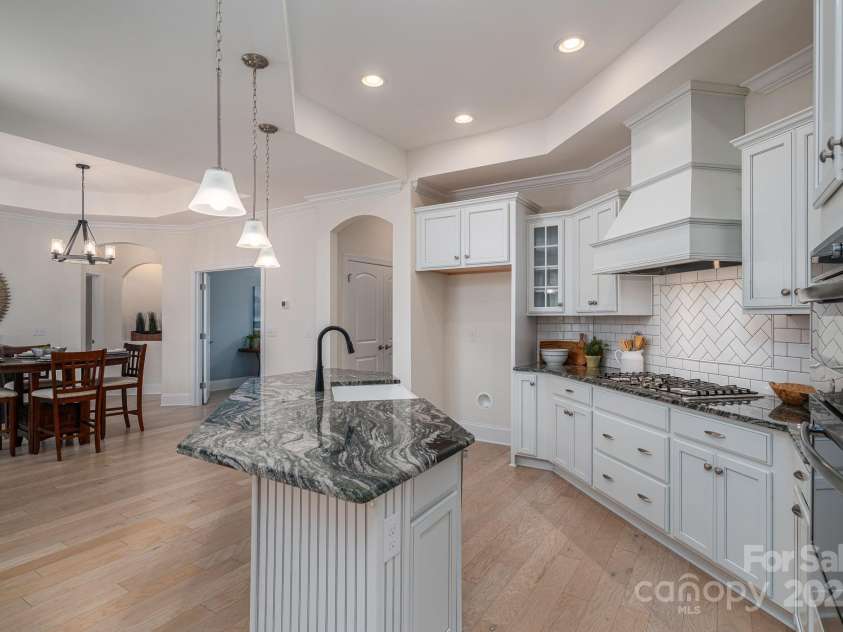 5268 Courtyard Lane, Belmont, NC 28012.  MLS# CAR4274394, YatesRealty ID 31587. 