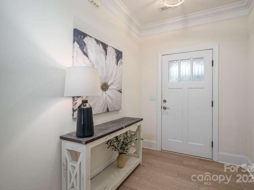 5268 Courtyard Lane, Belmont, NC 28012.  MLS# CAR4274394, YatesRealty ID 31587. Foyer