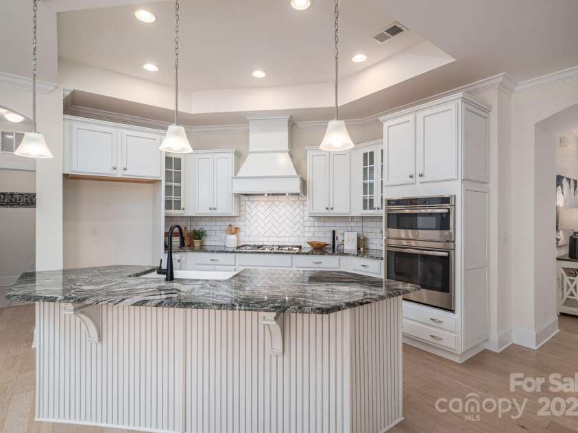 5268 Courtyard Lane, Belmont, NC 28012.  MLS# CAR4274394, YatesRealty ID 31587. Gourmet Kitchen