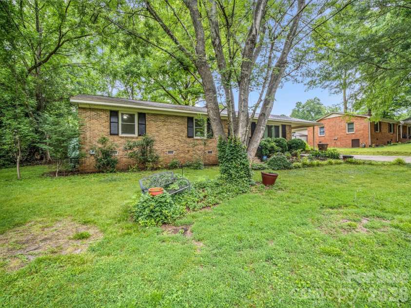 803 Brittain Drive, Shelby, NC 28150.  MLS# CAR4390286, YatesRealty ID 31588. 
