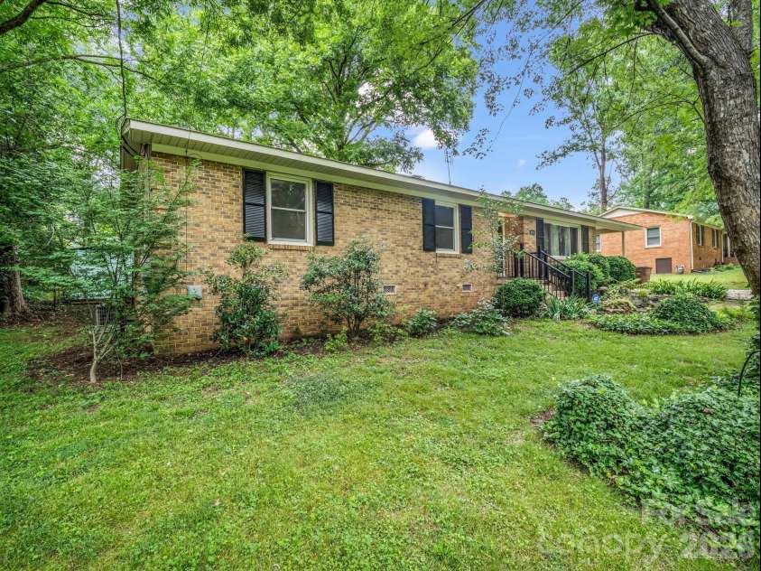 803 Brittain Drive, Shelby, NC 28150.  MLS# CAR4390286, YatesRealty ID 31588. 