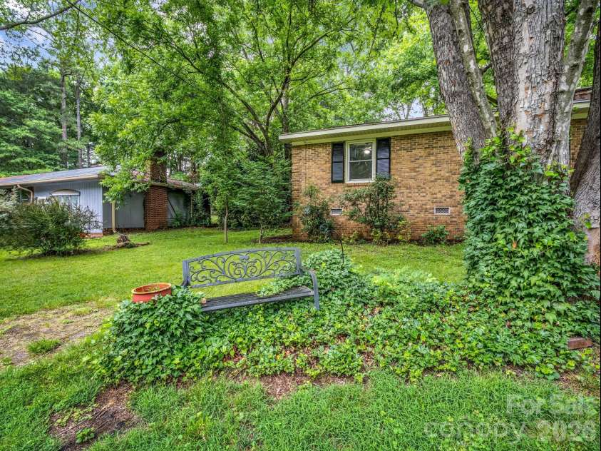 803 Brittain Drive, Shelby, NC 28150.  MLS# CAR4390286, YatesRealty ID 31588. 
