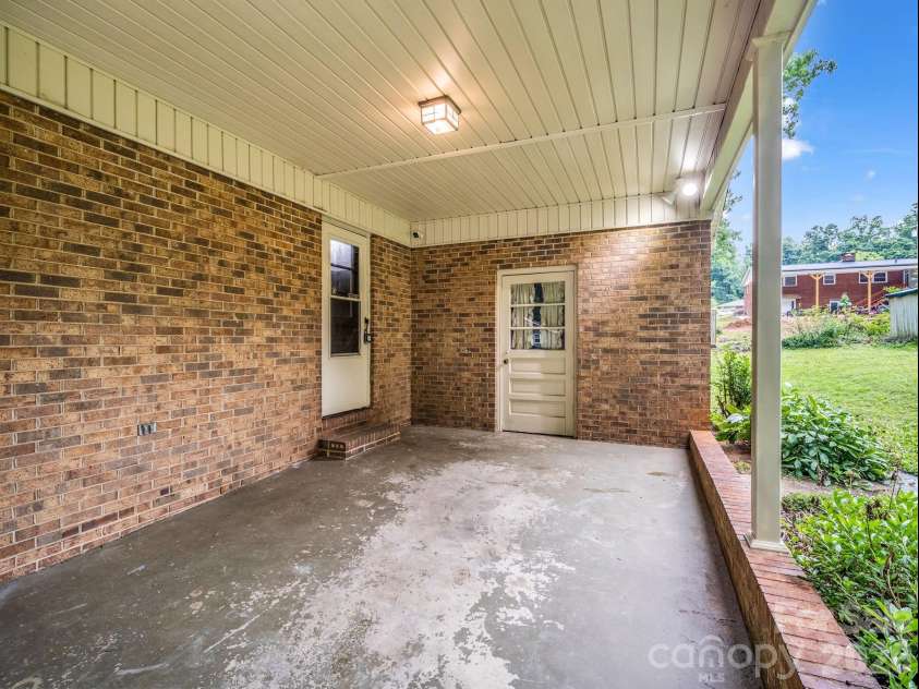 803 Brittain Drive, Shelby, NC 28150.  MLS# CAR4390286, YatesRealty ID 31588. 