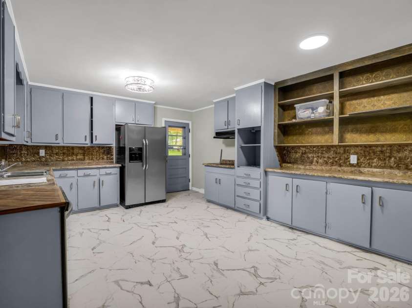 803 Brittain Drive, Shelby, NC 28150.  MLS# CAR4390286, YatesRealty ID 31588. 