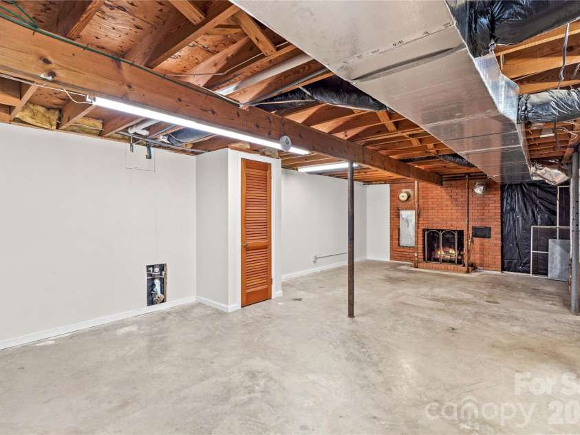 946 Shearers Road, Mooresville, NC 28115.  MLS# CAR4390757, YatesRealty ID 31589. 