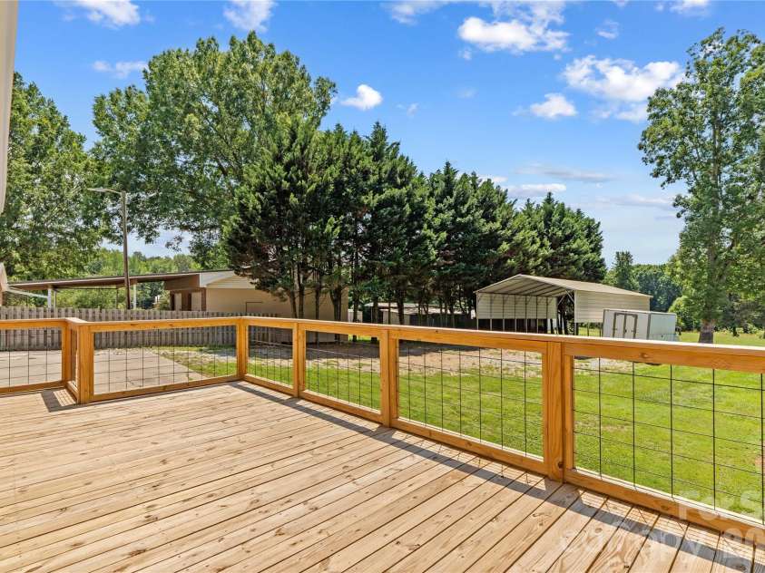 946 Shearers Road, Mooresville, NC 28115.  MLS# CAR4390757, YatesRealty ID 31589. 