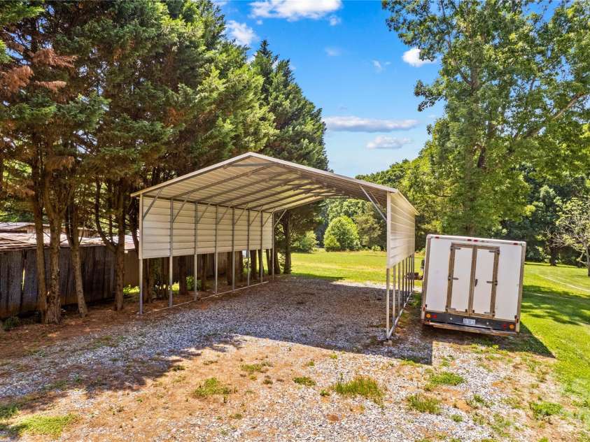 946 Shearers Road, Mooresville, NC 28115.  MLS# CAR4390757, YatesRealty ID 31589. 