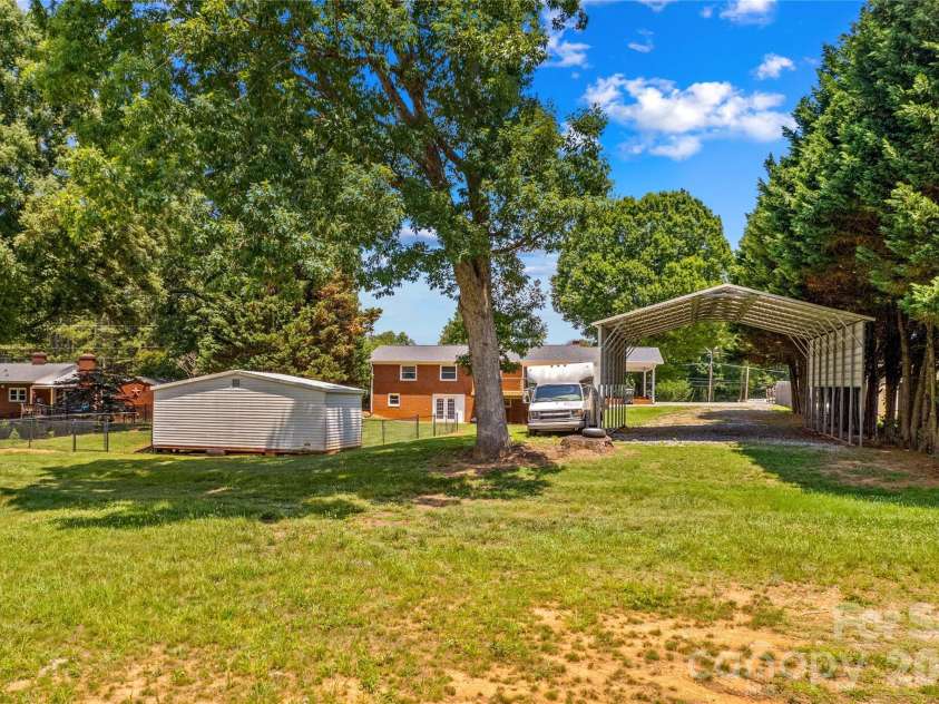 946 Shearers Road, Mooresville, NC 28115.  MLS# CAR4390757, YatesRealty ID 31589. 