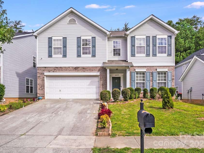 16035 Long Talon Way, Charlotte, NC 28278.  MLS# CAR4301407, YatesRealty ID 3159. 