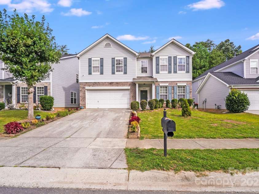 16035 Long Talon Way, Charlotte, NC 28278.  MLS# CAR4301407, YatesRealty ID 3159. 