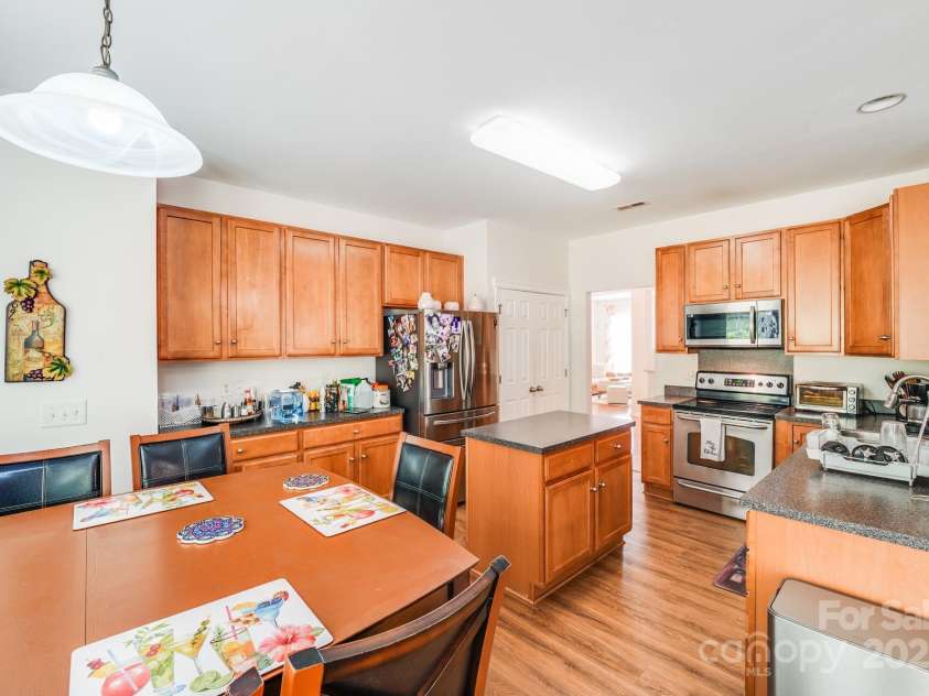 16035 Long Talon Way, Charlotte, NC 28278.  MLS# CAR4301407, YatesRealty ID 3159. 