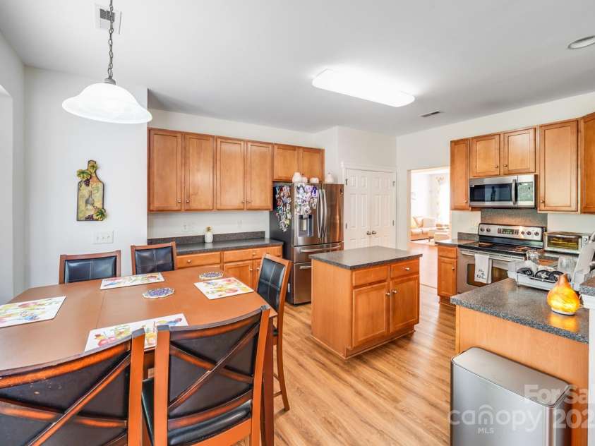16035 Long Talon Way, Charlotte, NC 28278.  MLS# CAR4301407, YatesRealty ID 3159. 
