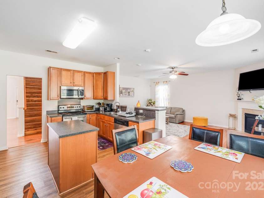 16035 Long Talon Way, Charlotte, NC 28278.  MLS# CAR4301407, YatesRealty ID 3159. 