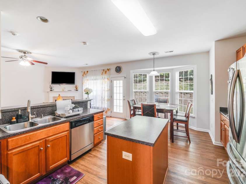 16035 Long Talon Way, Charlotte, NC 28278.  MLS# CAR4301407, YatesRealty ID 3159. 