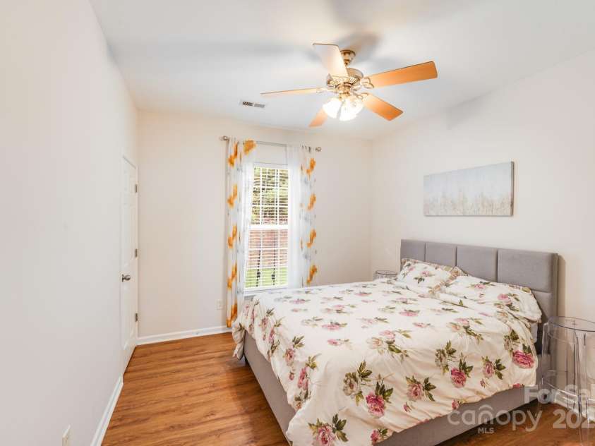 16035 Long Talon Way, Charlotte, NC 28278.  MLS# CAR4301407, YatesRealty ID 3159. 
